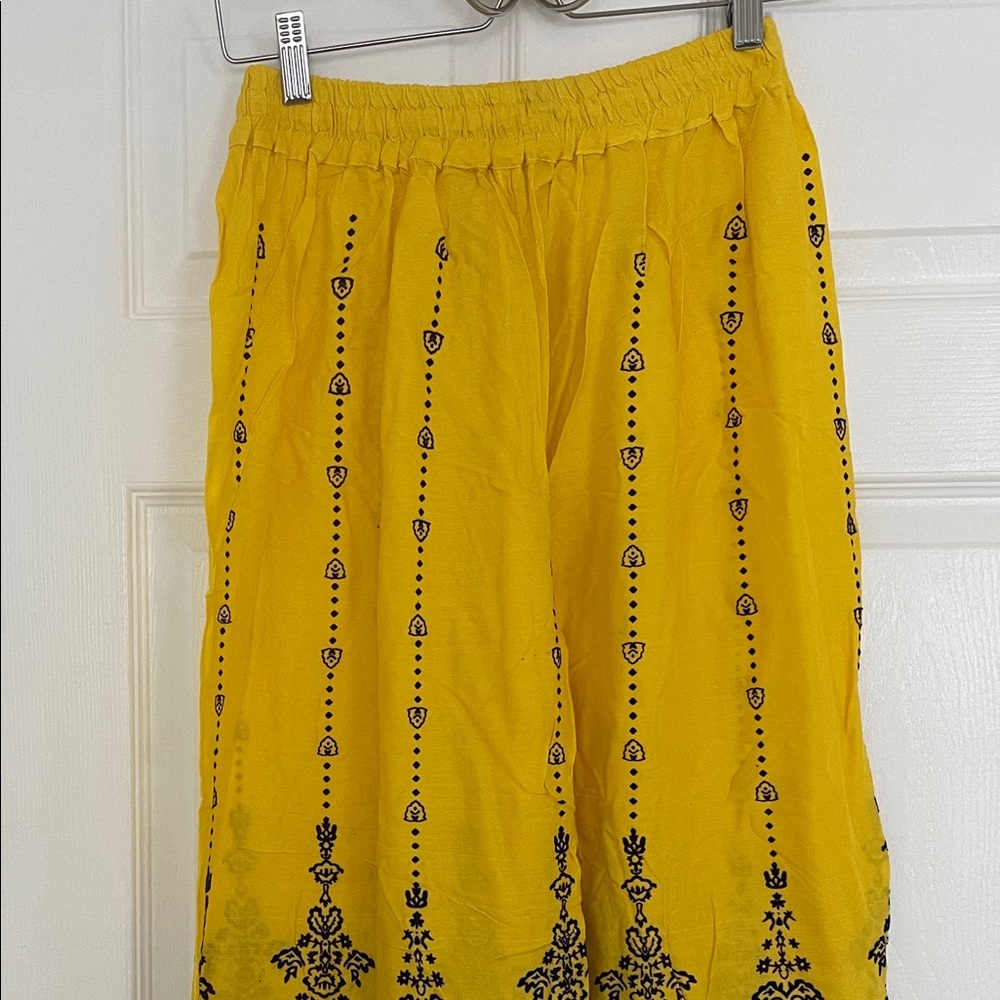 🔆 Yellow trousers, 100% cotton.